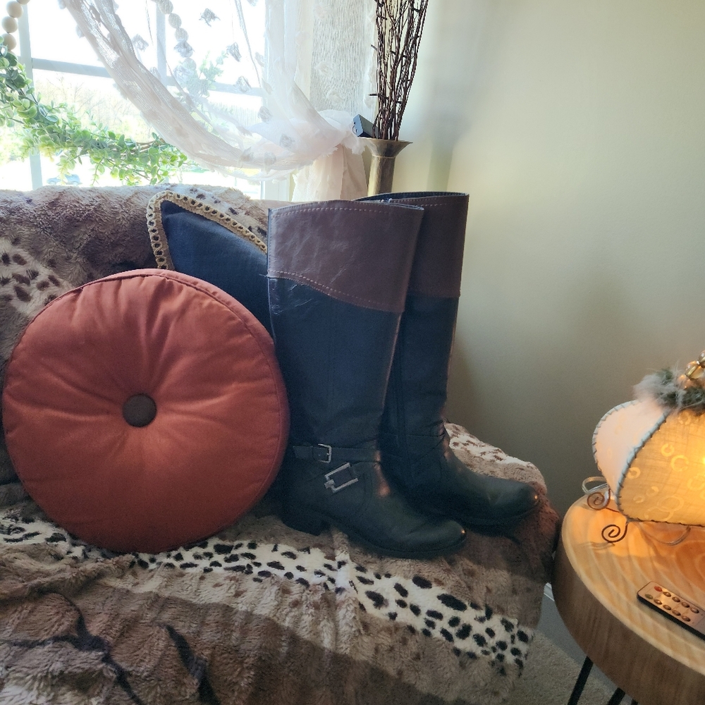 UNISA Trinee Wide Calf Two Tone Riding Boots Black Brown Buckle Accent Size 6.5